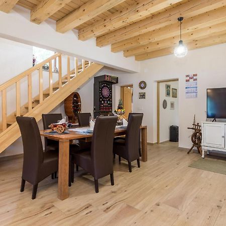Amazing Home In Vrzici With Jacuzzi Экстерьер фото