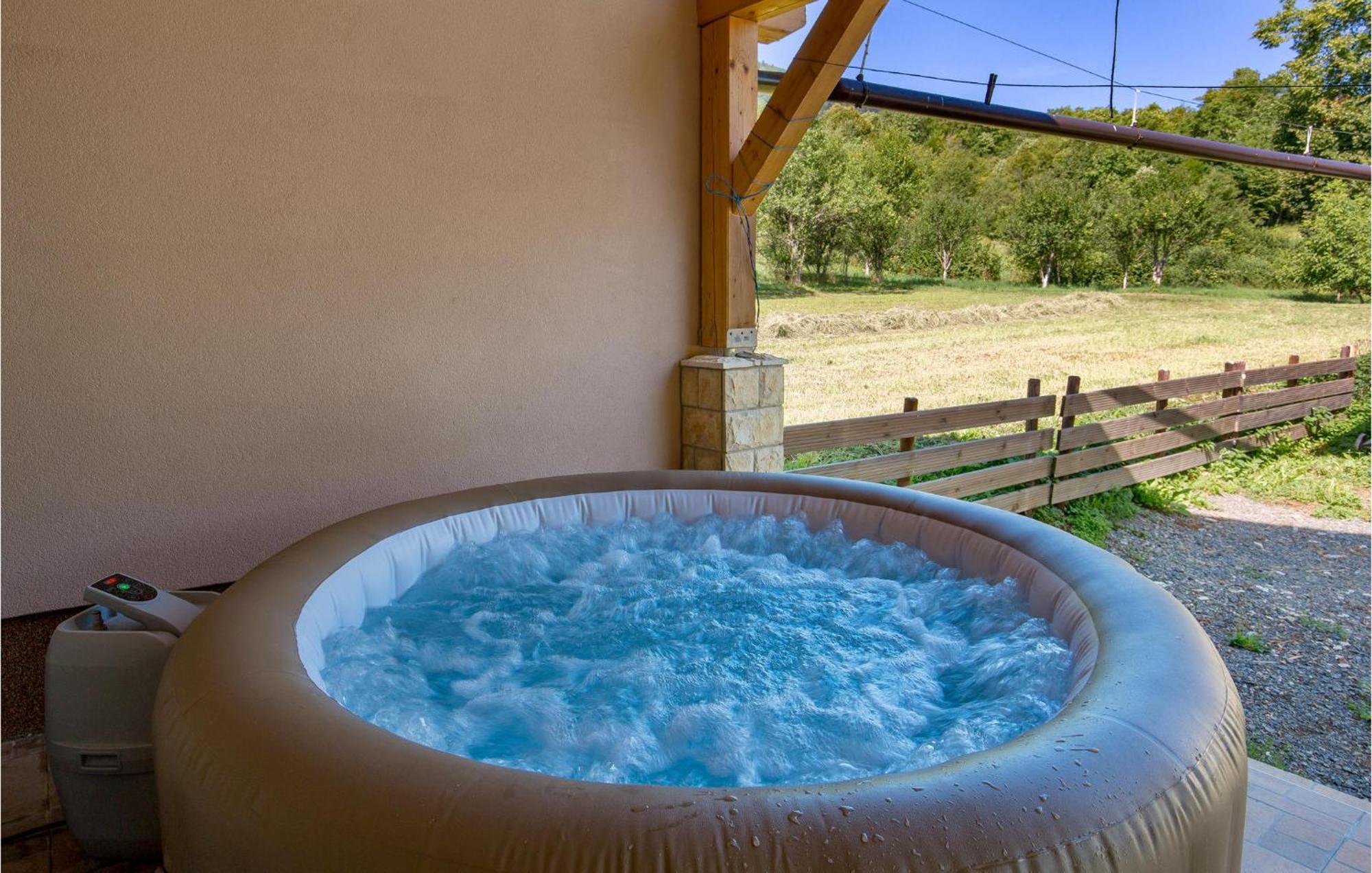 Amazing Home In Vrzici With Jacuzzi Экстерьер фото