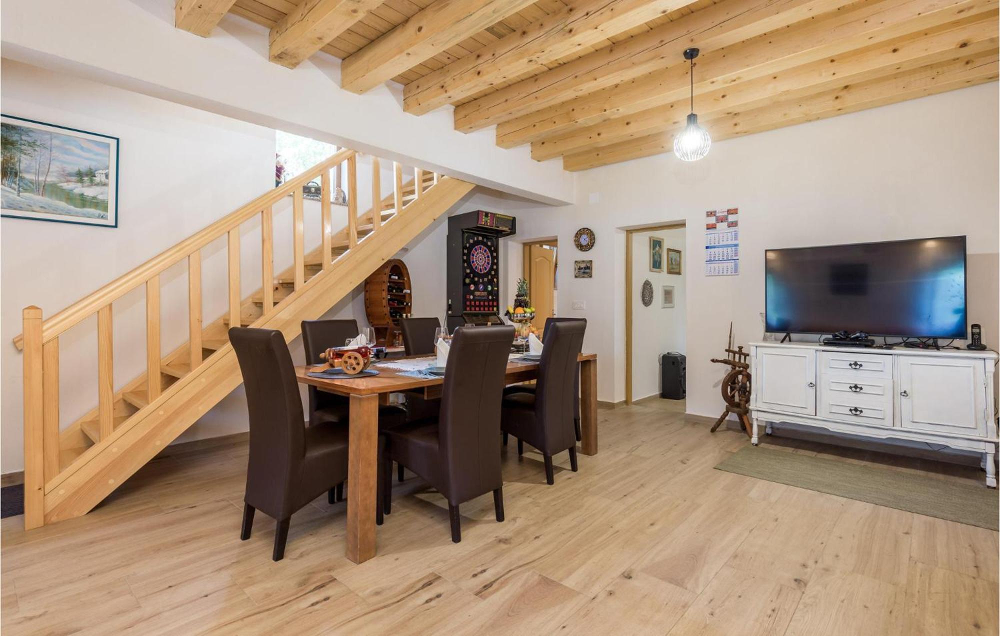 Amazing Home In Vrzici With Jacuzzi Экстерьер фото