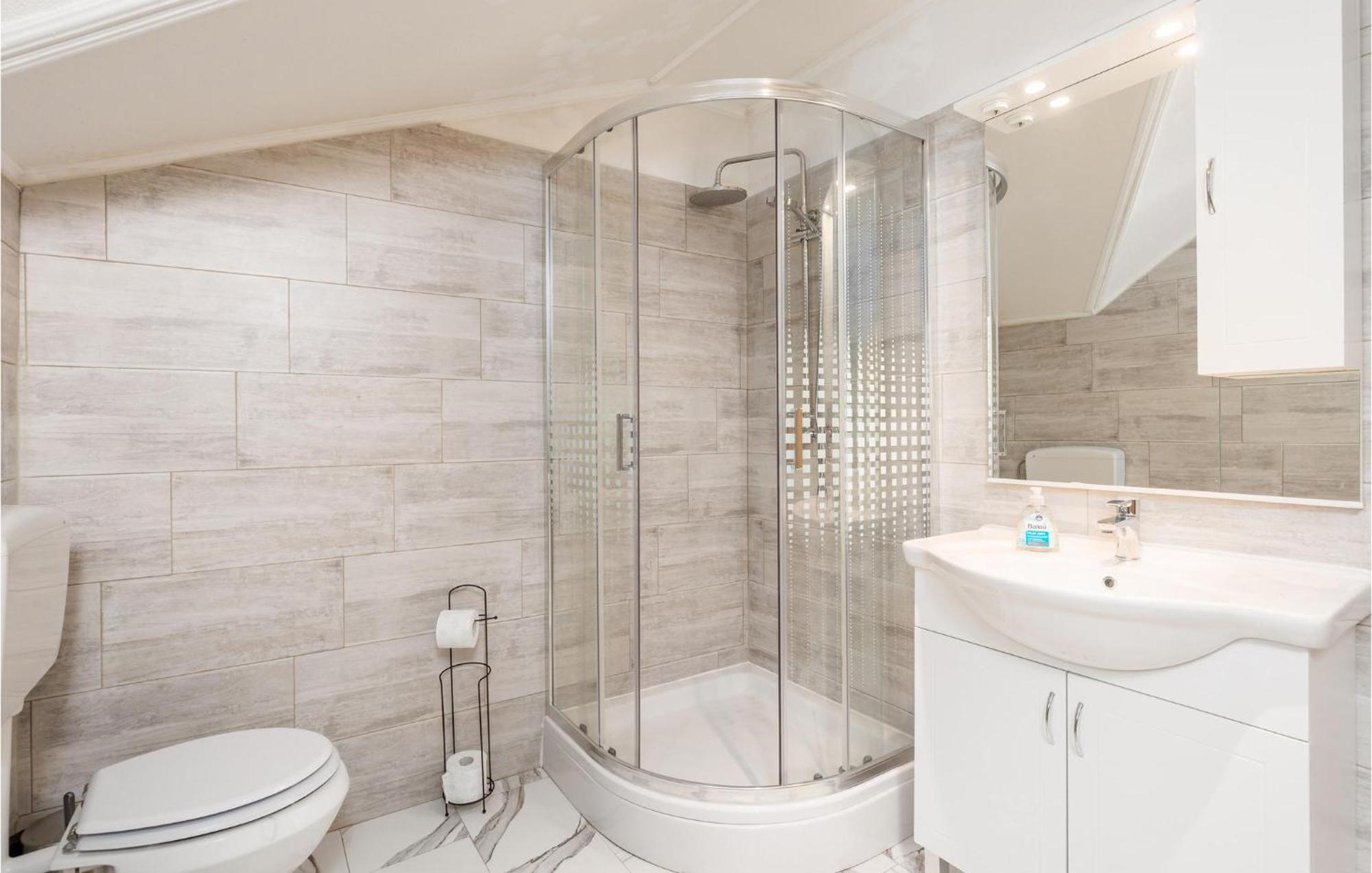 Amazing Home In Vrzici With Jacuzzi Экстерьер фото