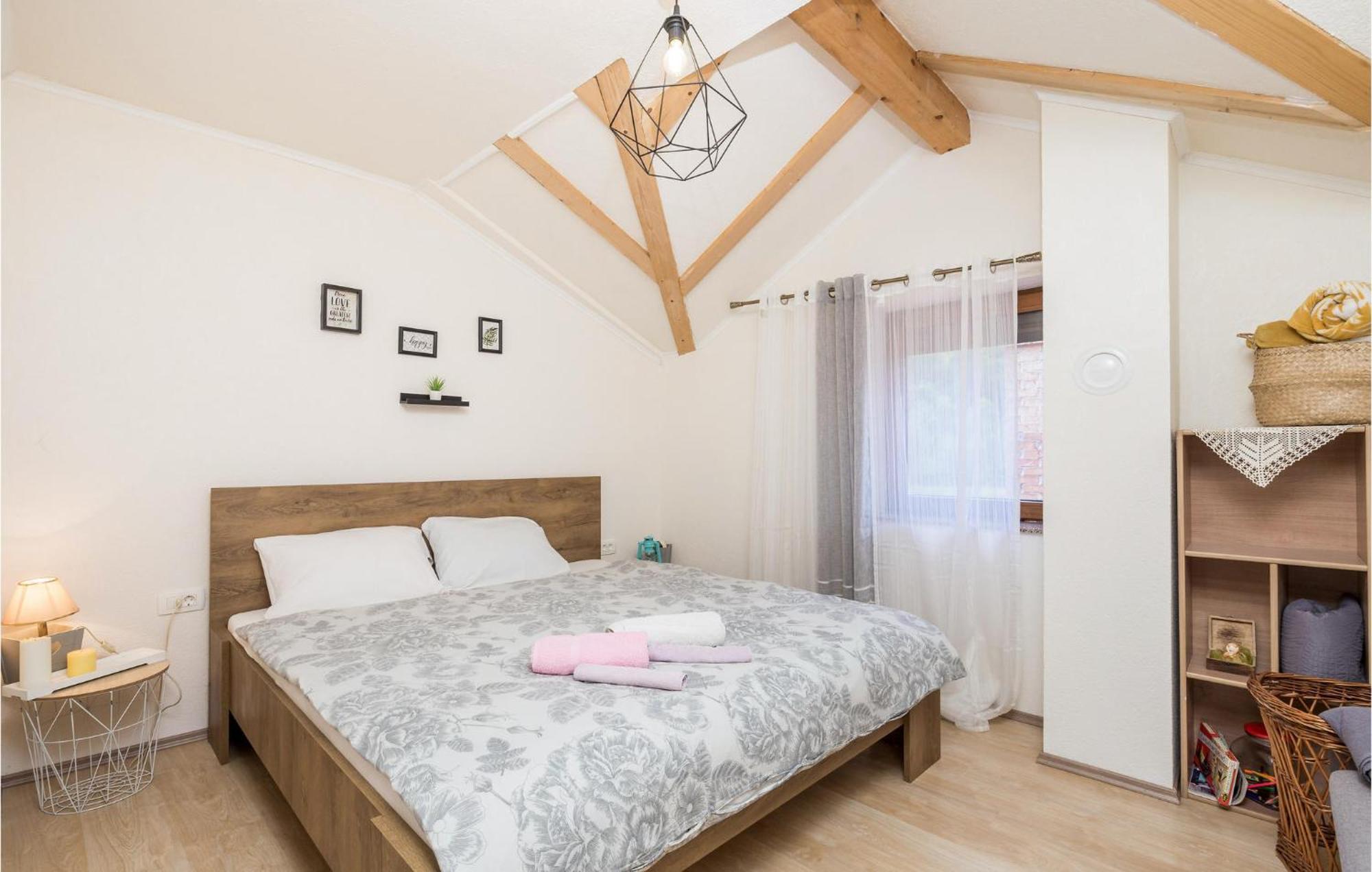 Amazing Home In Vrzici With Jacuzzi Экстерьер фото