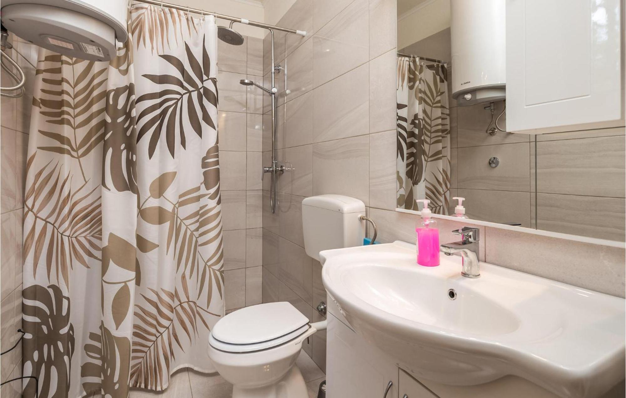 Amazing Home In Vrzici With Jacuzzi Экстерьер фото