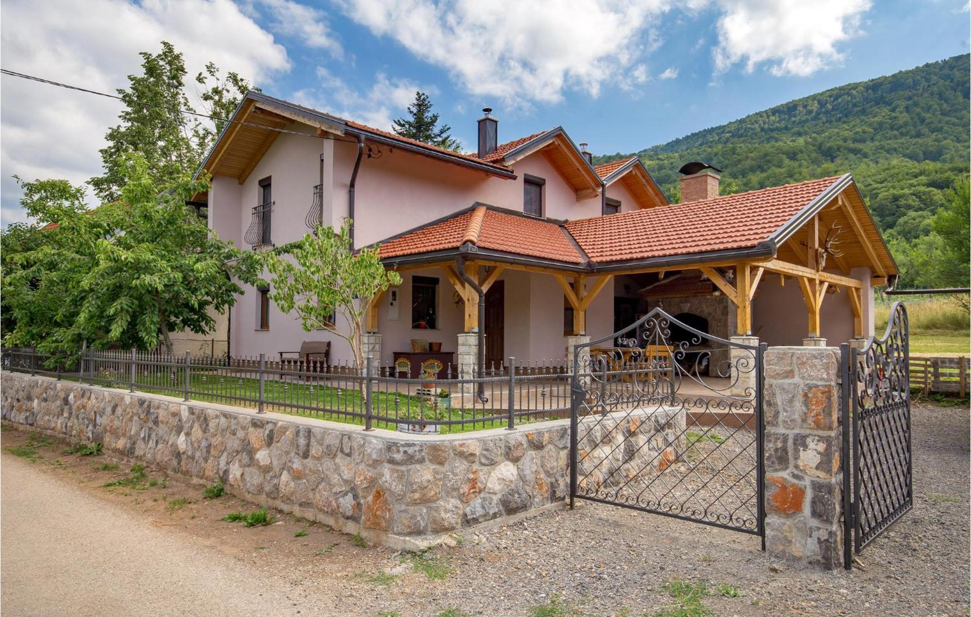 Amazing Home In Vrzici With Jacuzzi Экстерьер фото